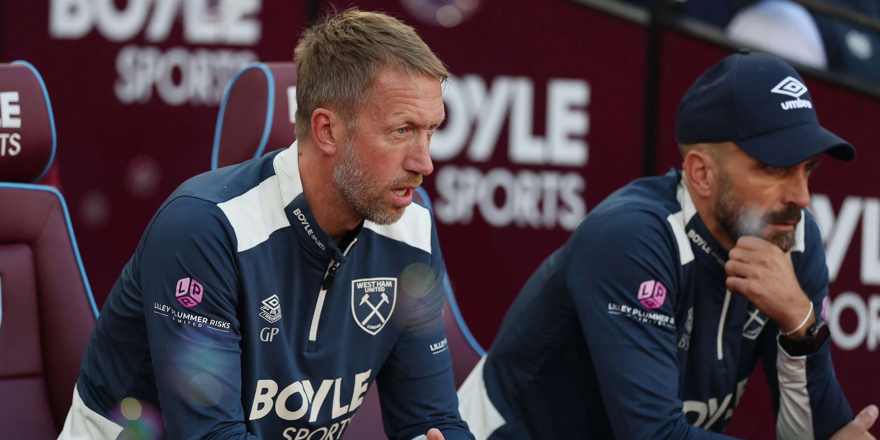 Graham Potter, HLV West Ham, với gương mặt đầy lo lắng trước trận đấu quan trọng tại Premier League.