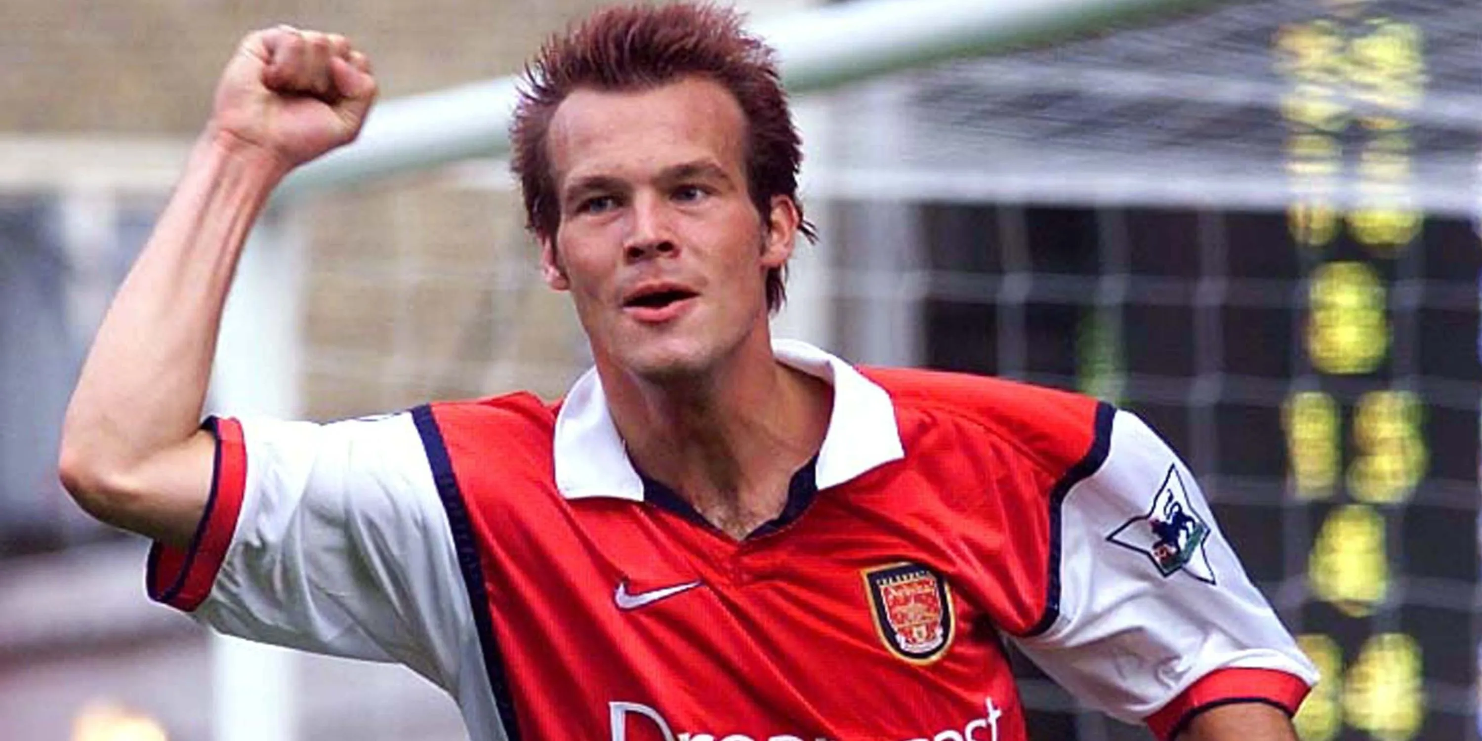 Freddie Ljungberg trong màu áo Arsenal, biểu tượng số 8 những năm 2000