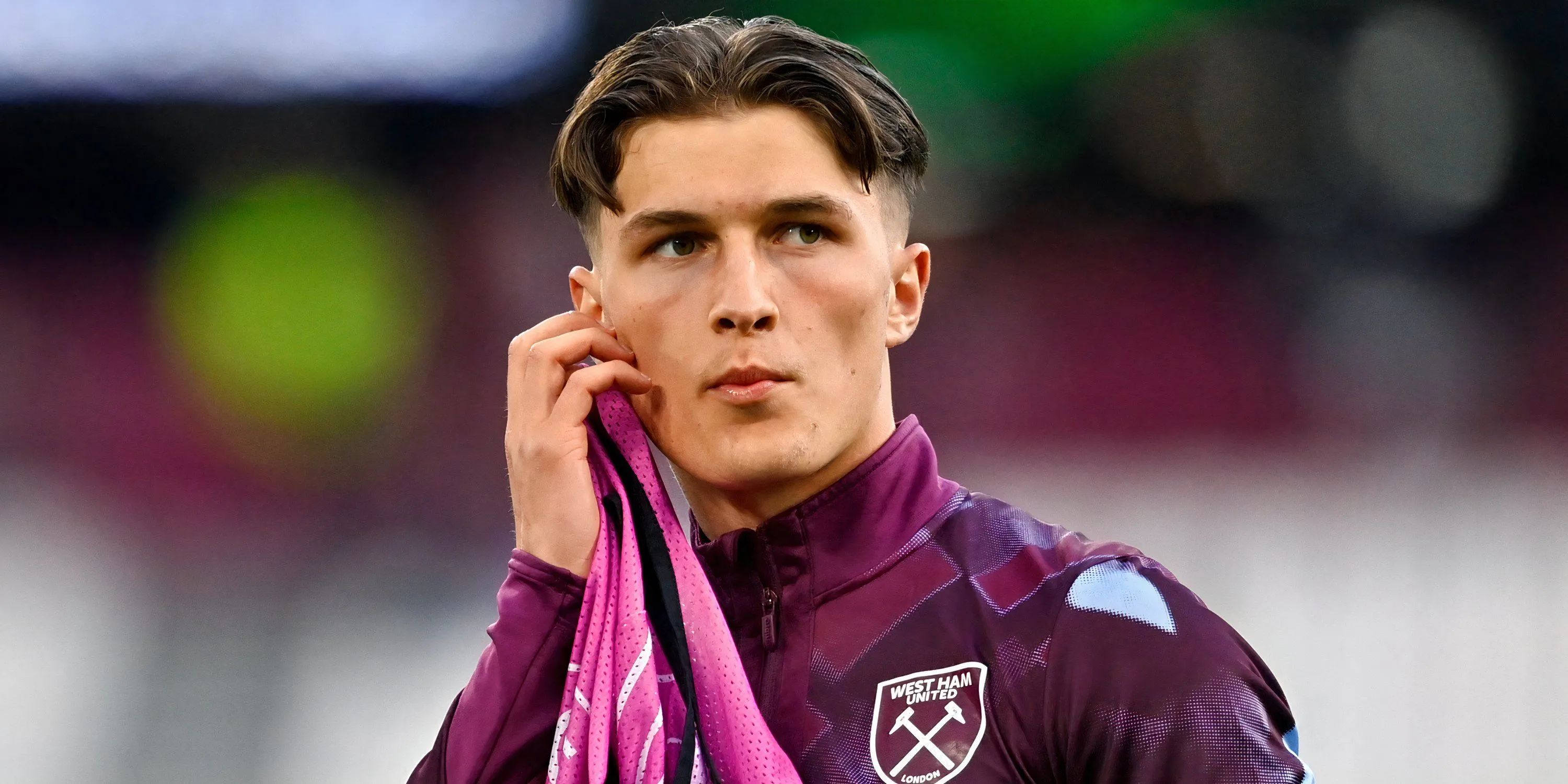 Freddie Potts thi đấu cho West Ham
