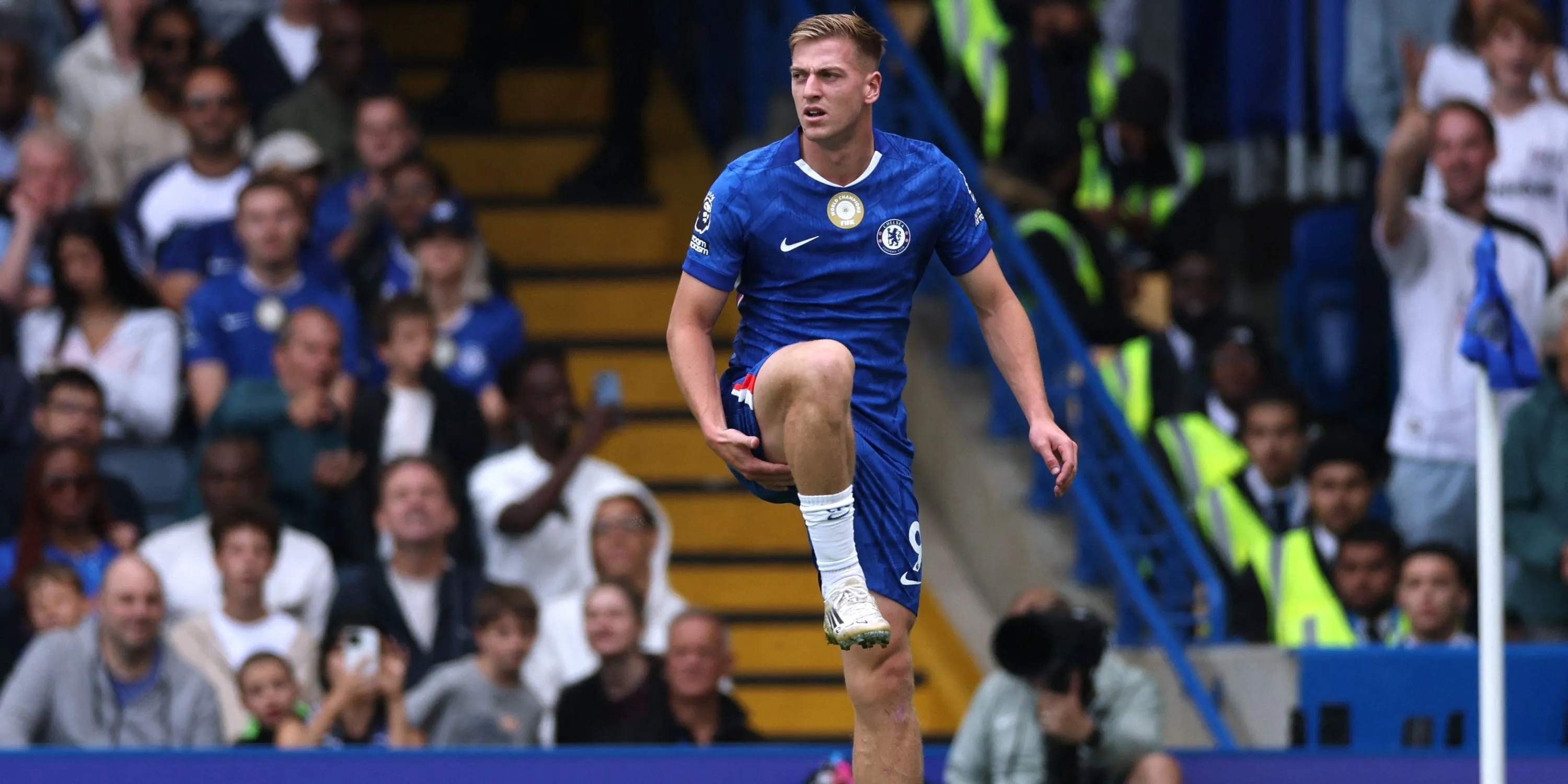 Liam Delap phản ứng sau chấn thương, Chelsea chờ ngày anh trở lại tập luyện đầy đủ