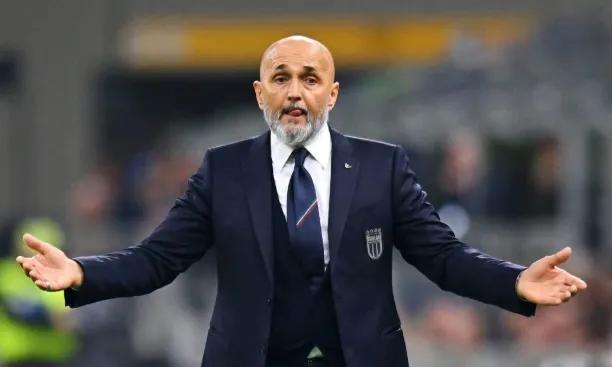 Luciano Spalletti trong buổi gặp gỡ với ban lãnh đạo Juventus, chuẩn bị nhận vai trò HLV trưởng và mục tiêu Champions League.