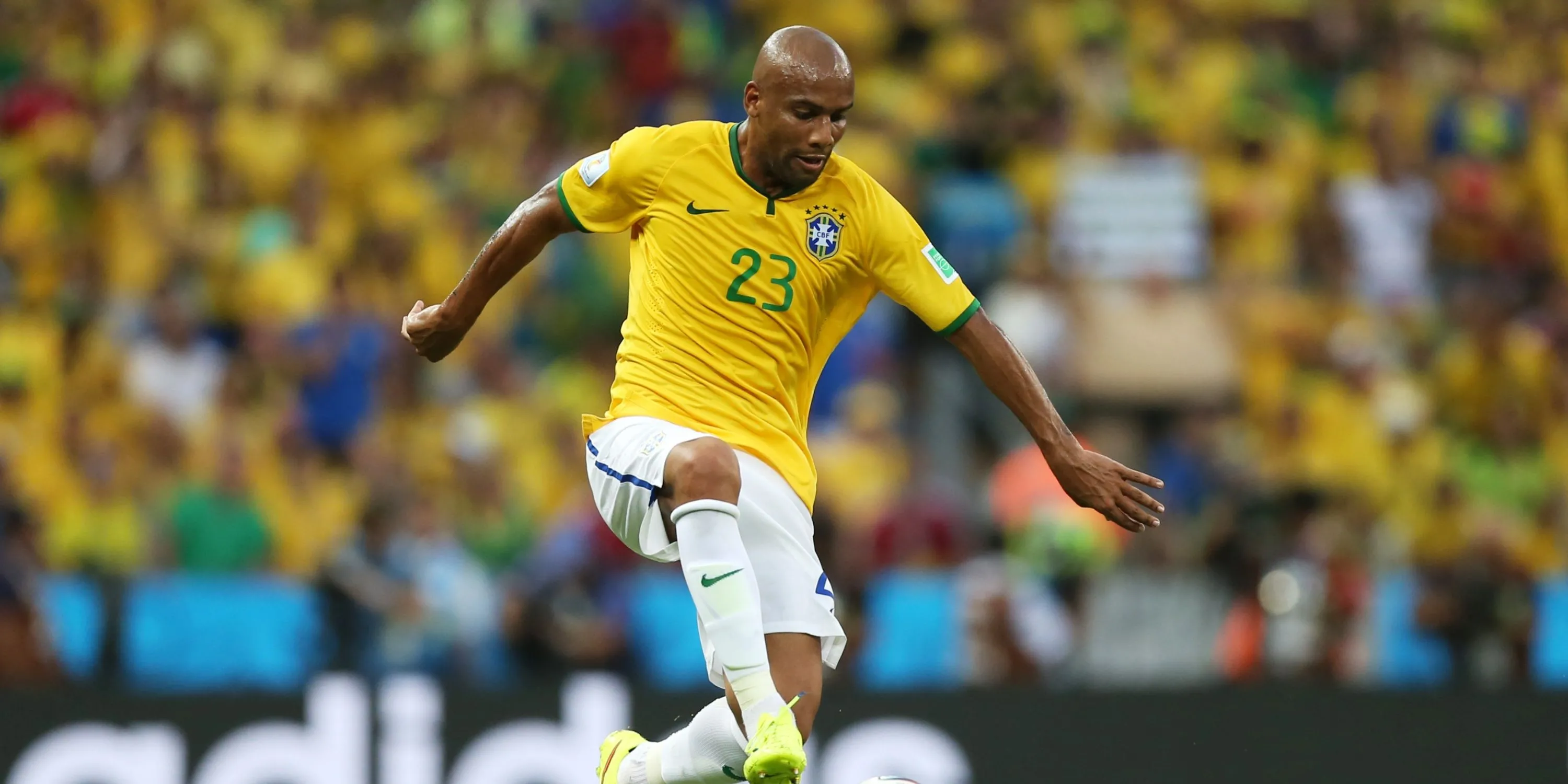 Maicon trong màu áo Inter Milan, hậu vệ phải tấn công mạnh mẽ