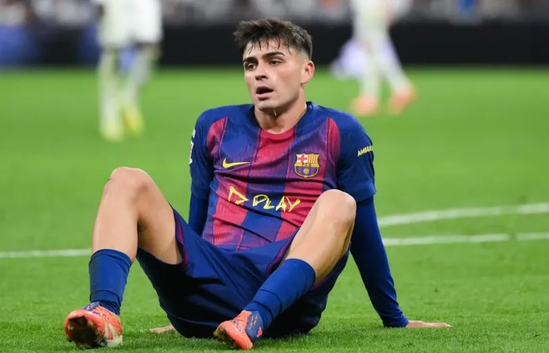 Pedri bị treo giò sau tấm thẻ đỏ trong El Clasico, Barcelona mất nhạc trưởng trước Elche