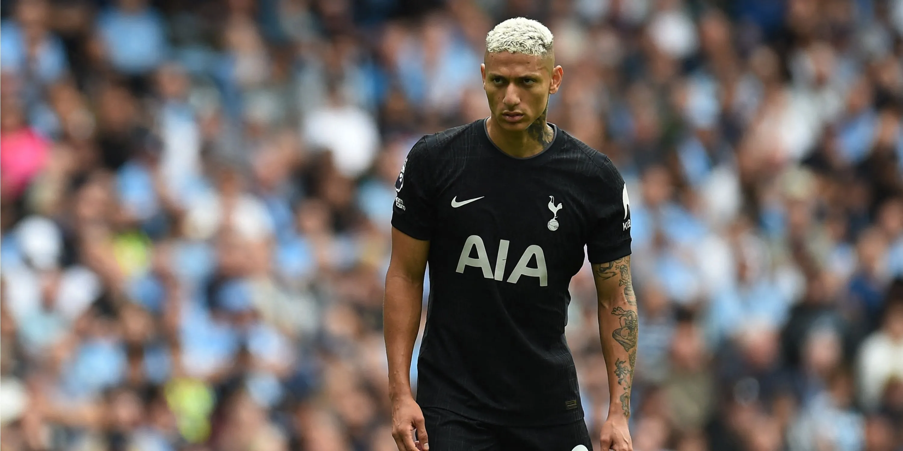 Richarlison trong màu áo Tottenham, gặp khó trong vòng cấm