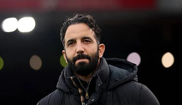 HLV Amorim quyết cải tổ tuyến giữa.