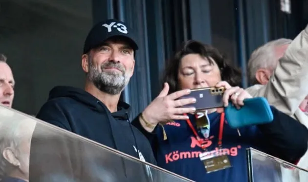 Klopp từng đối mặt áp lực tương tự Slot lúc này ở Liverpool