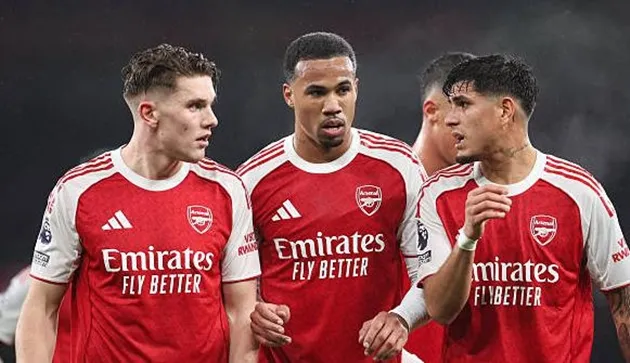 Arsenal không thể tận dụng cơ hội trong hiệp một